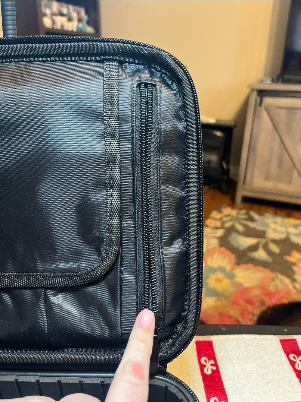 Black Makeup Carry Case - Picture 7 of 7